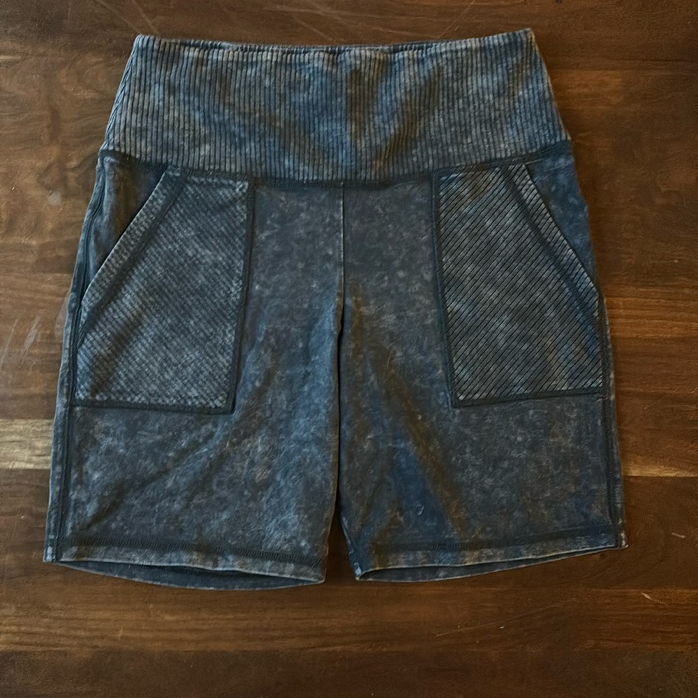 Aerie biker shorts with pockets. Pockets and waistband and ribbed